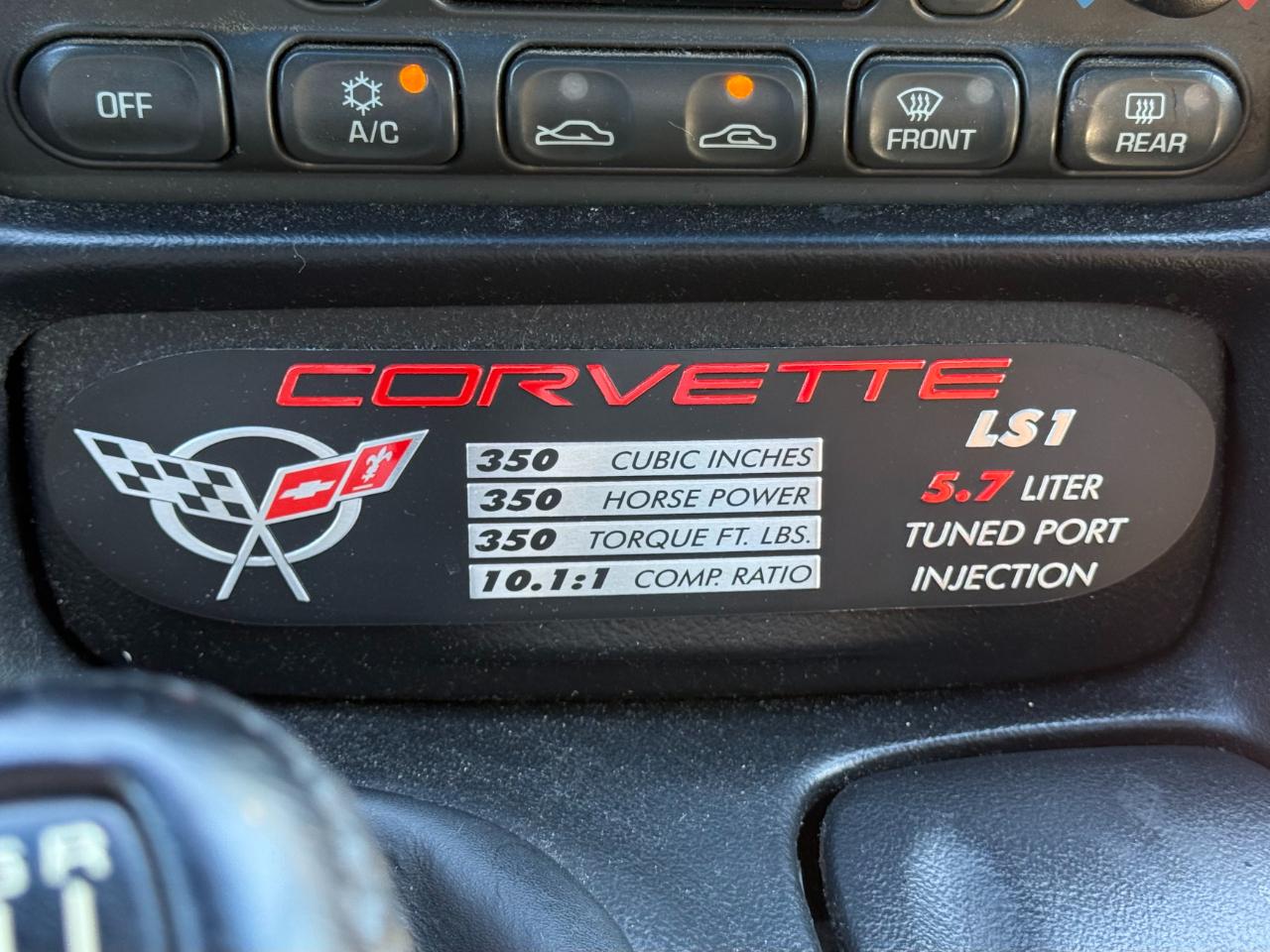 Chevrolet Corvette 2dr Convertible 2002