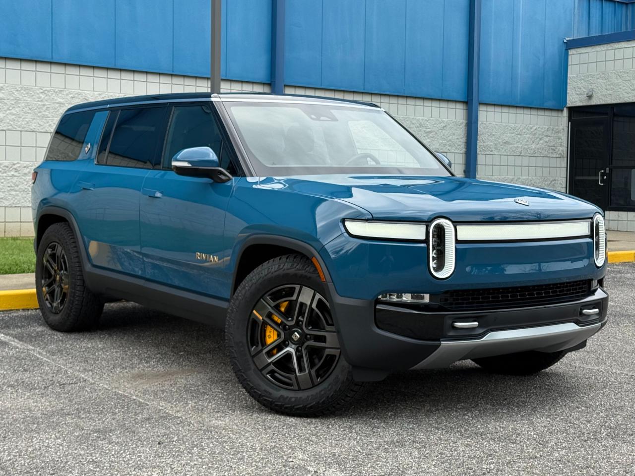 Rivian R1S Adventure Quad-Motor Large Pack 2023
