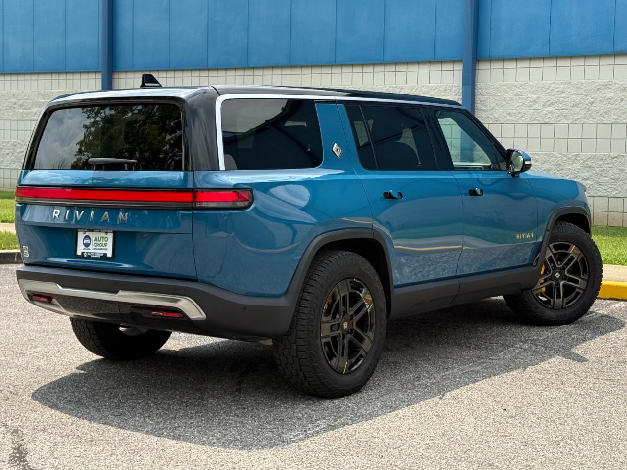 Rivian R1S Adventure Quad-Motor Large Pack 2023