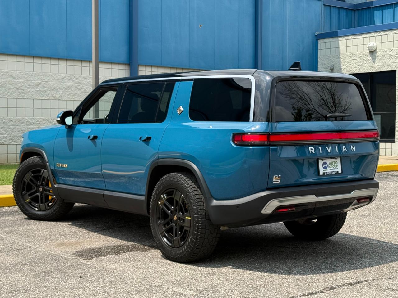 Rivian R1S Adventure Quad-Motor Large Pack 2023