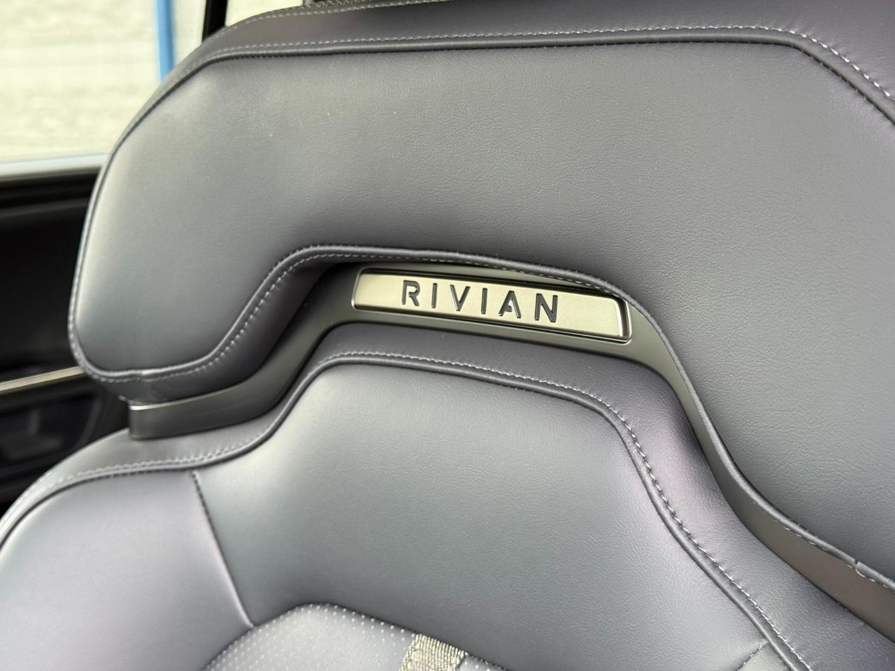 Rivian R1S Adventure Quad-Motor Large Pack 2023