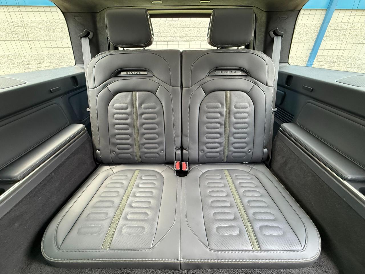 Rivian R1S Adventure Quad-Motor Large Pack 2023