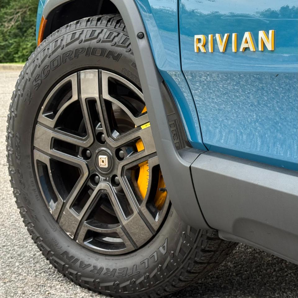 Rivian R1S Adventure Quad-Motor Large Pack 2023