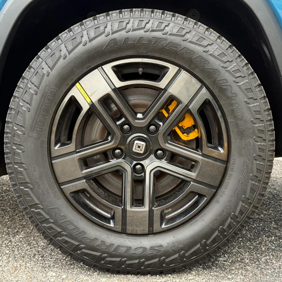 Rivian R1S Adventure Quad-Motor Large Pack 2023