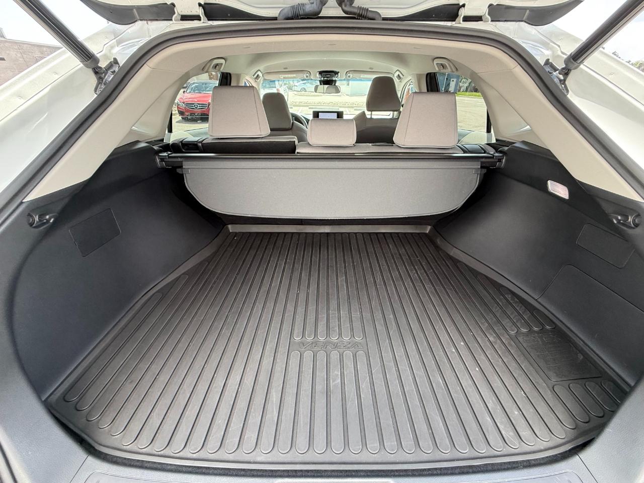 Toyota Venza Nightshade AWD (Natl) 2023