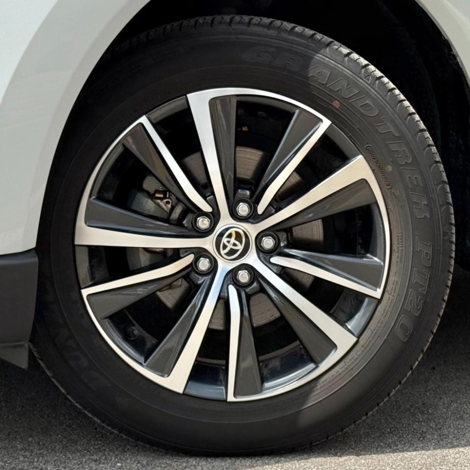 Toyota Venza Nightshade AWD (Natl) 2023