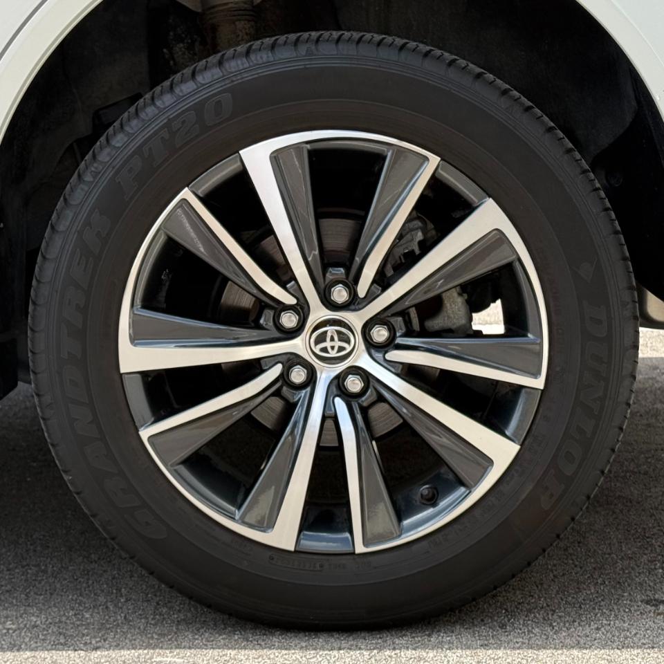 Toyota Venza Nightshade AWD (Natl) 2023