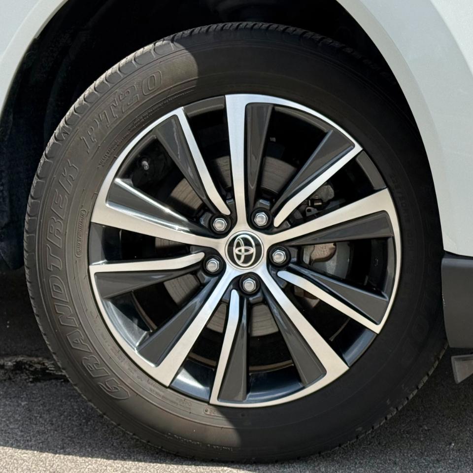 Toyota Venza Nightshade AWD (Natl) 2023