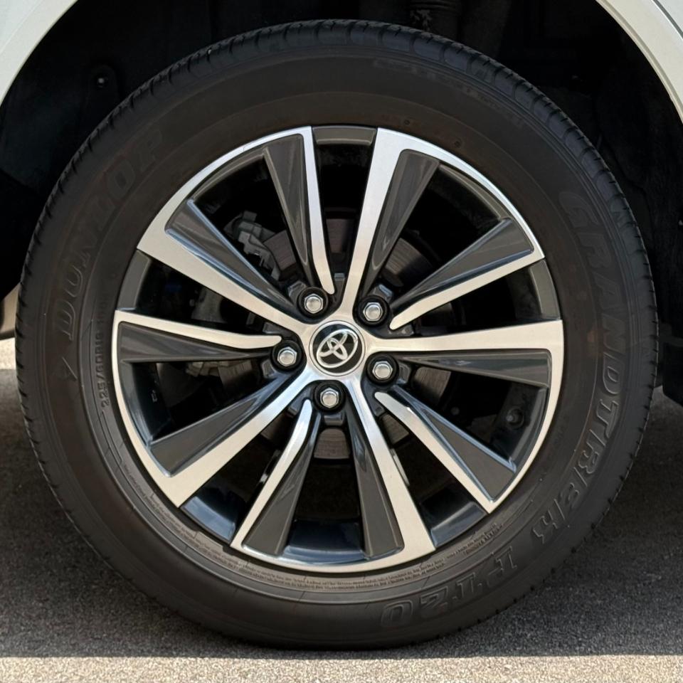 Toyota Venza Nightshade AWD (Natl) 2023