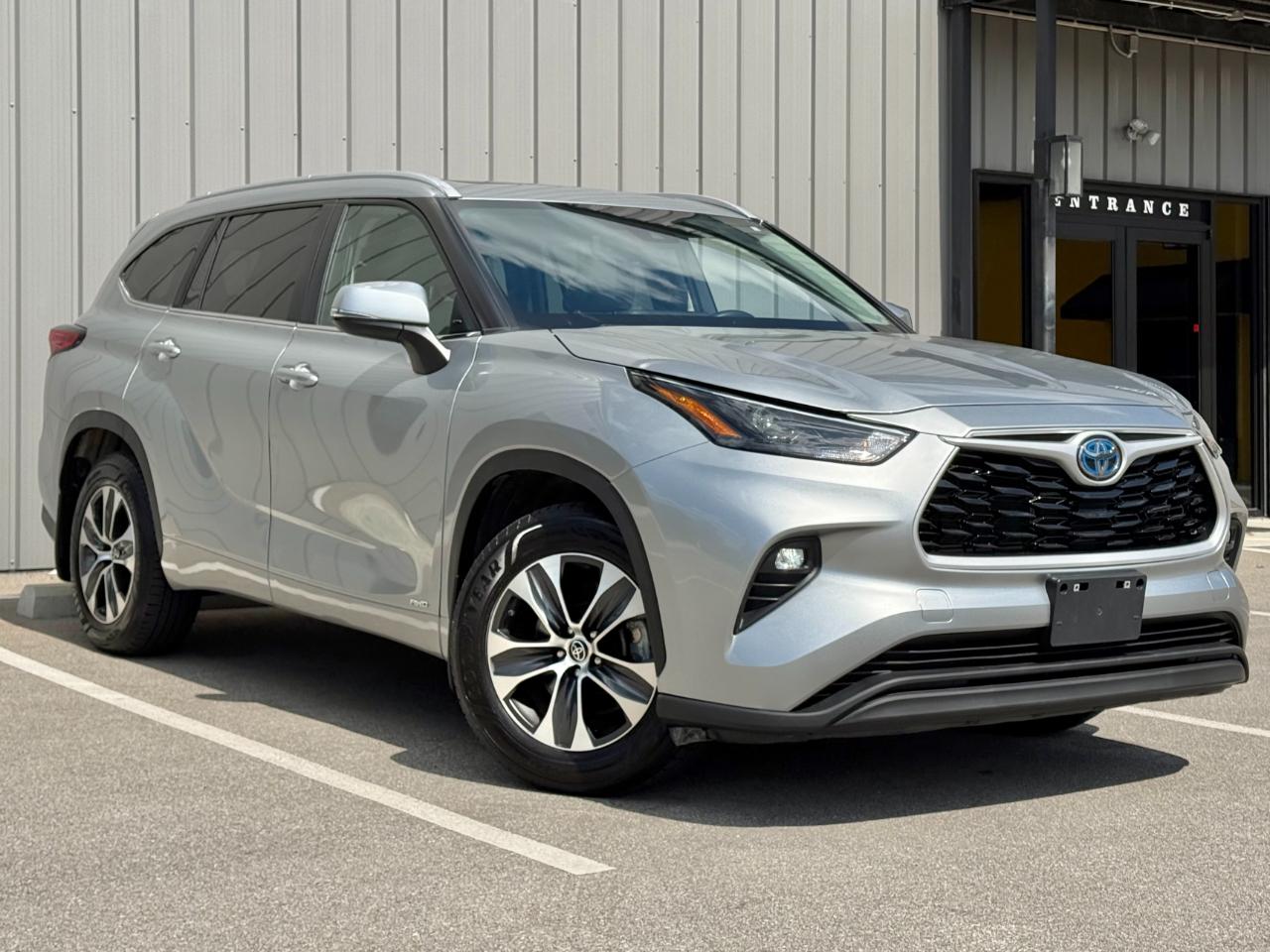 Toyota Highlander Hybrid XLE AWD (Natl) 2023