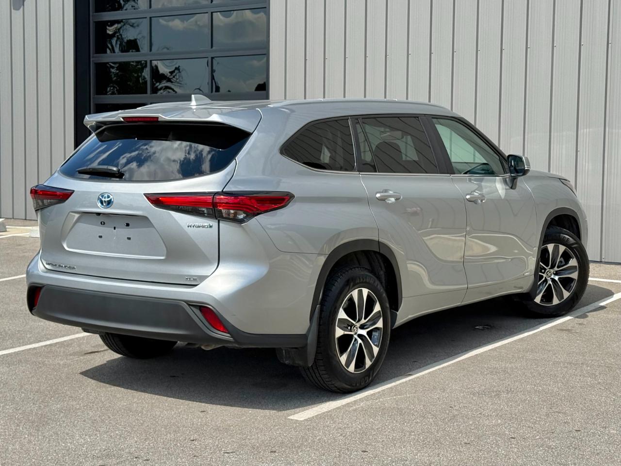 Toyota Highlander Hybrid XLE AWD (Natl) 2023
