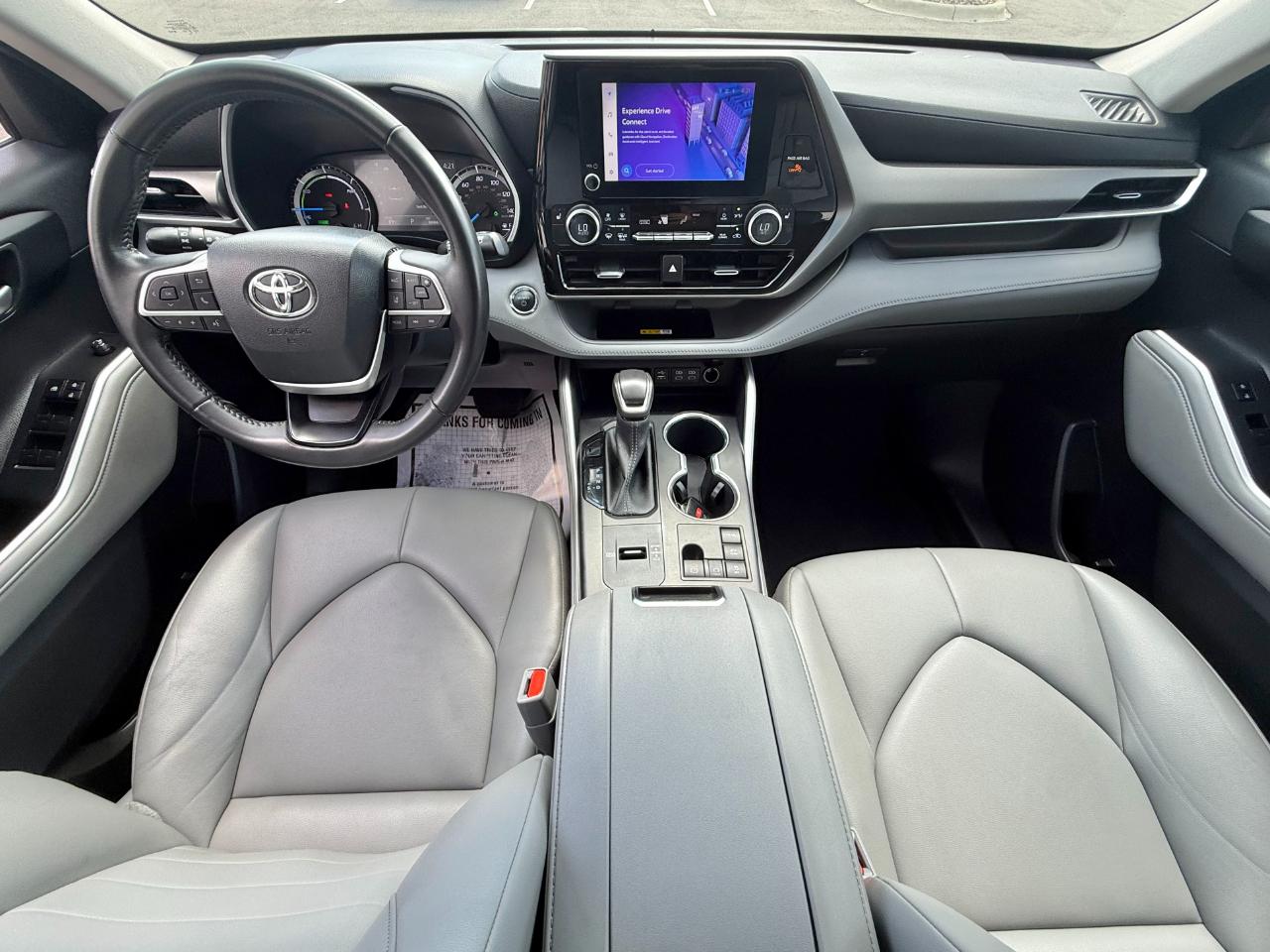 Toyota Highlander Hybrid XLE AWD (Natl) 2023