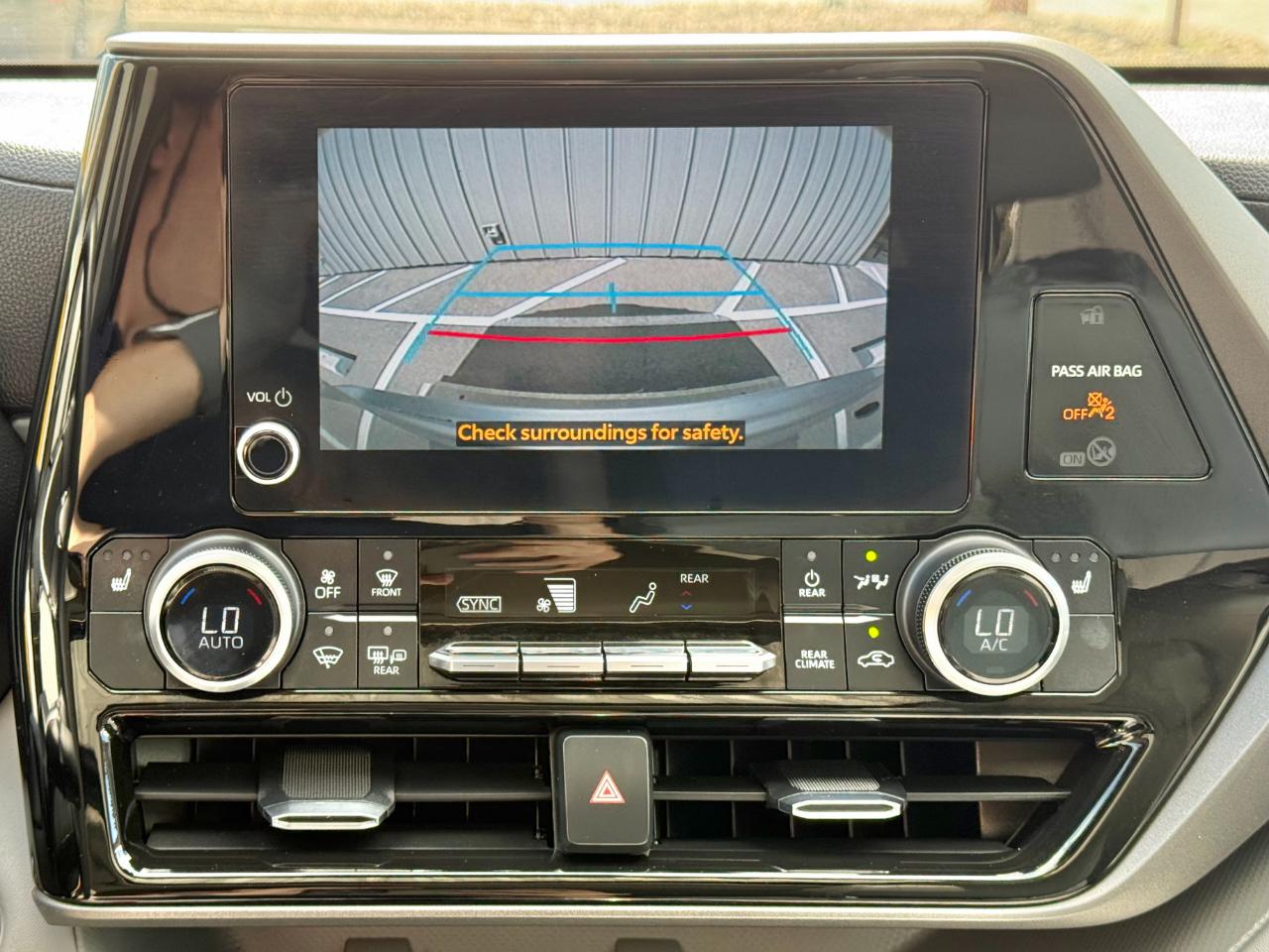 Toyota Highlander Hybrid XLE AWD (Natl) 2023