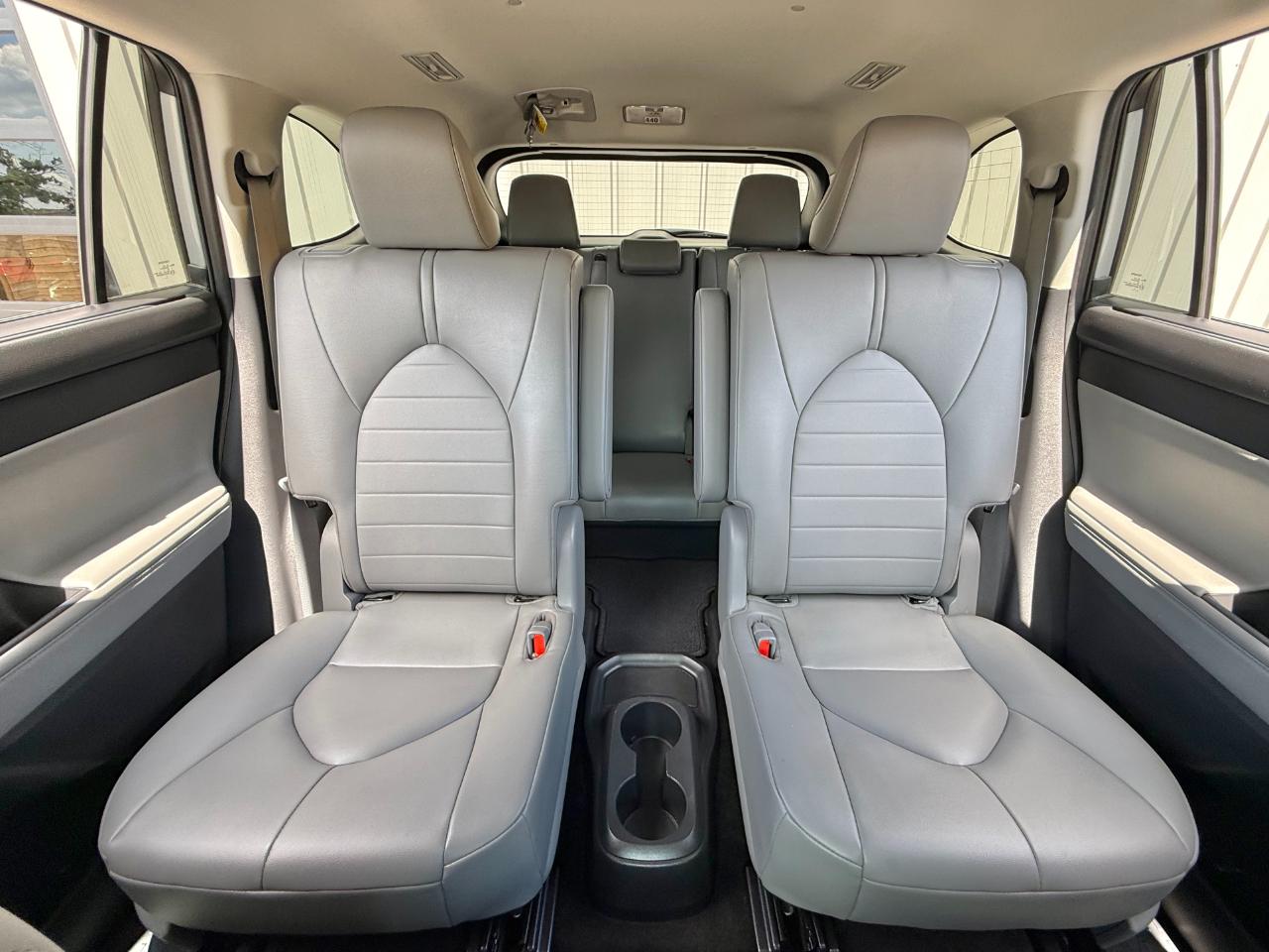 Toyota Highlander Hybrid XLE AWD (Natl) 2023