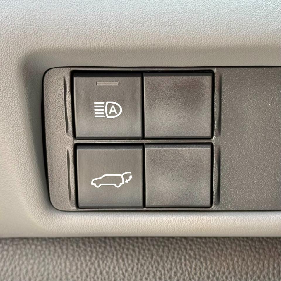 Toyota Highlander Hybrid XLE AWD (Natl) 2023