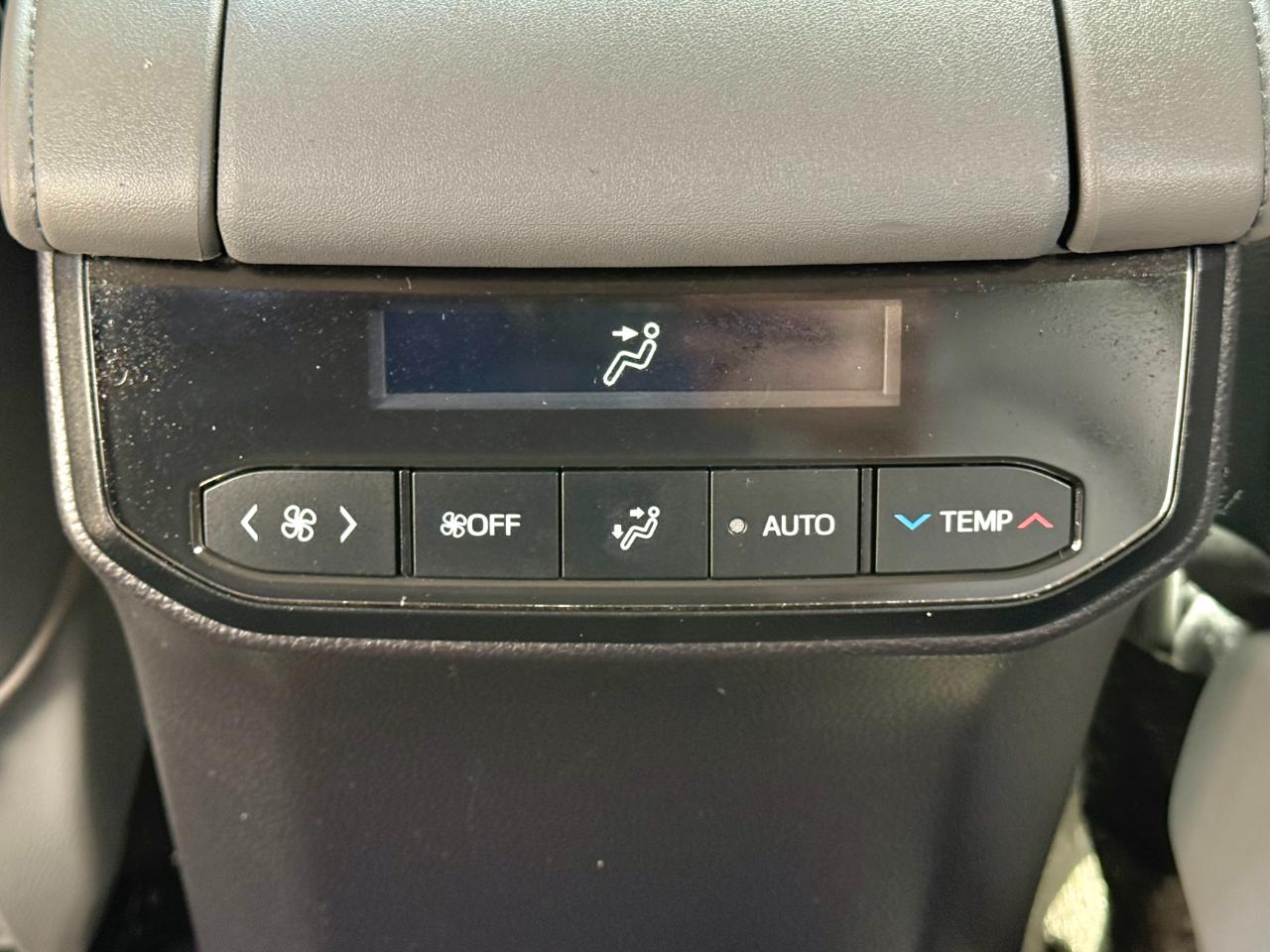 Toyota Highlander Hybrid XLE AWD (Natl) 2023