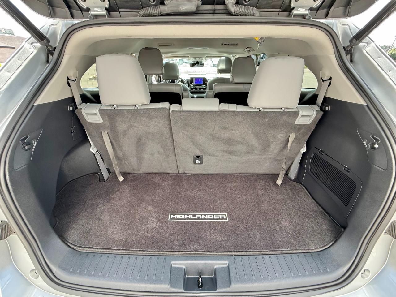 Toyota Highlander Hybrid XLE AWD (Natl) 2023