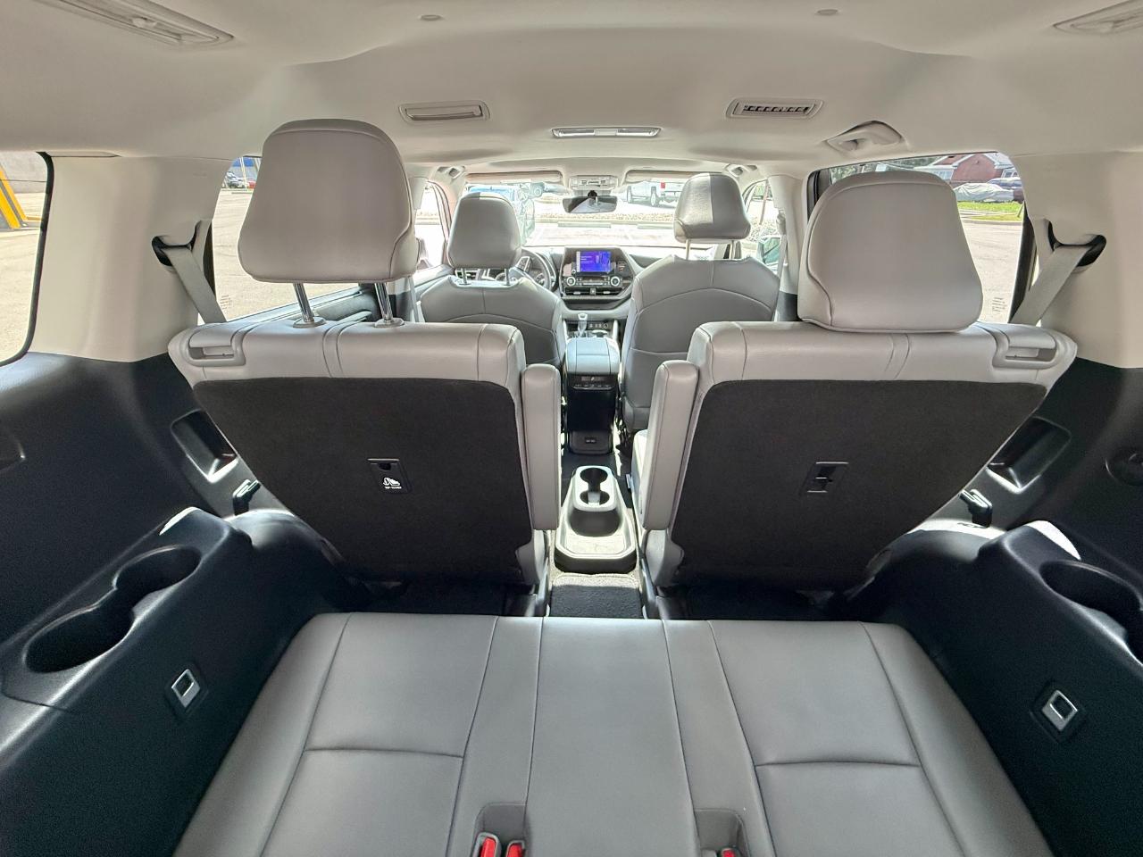 Toyota Highlander Hybrid XLE AWD (Natl) 2023