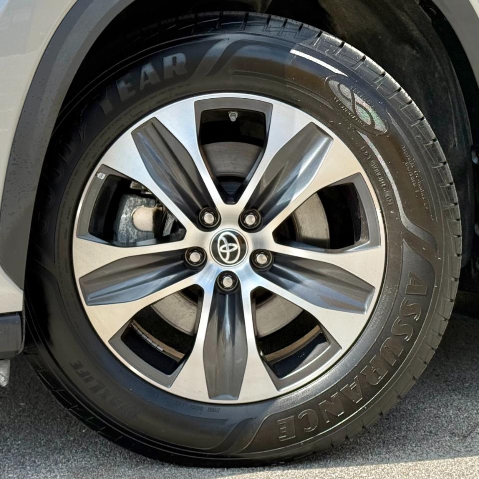 Toyota Highlander Hybrid XLE AWD (Natl) 2023