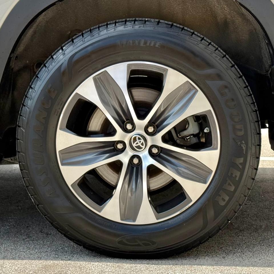 Toyota Highlander Hybrid XLE AWD (Natl) 2023
