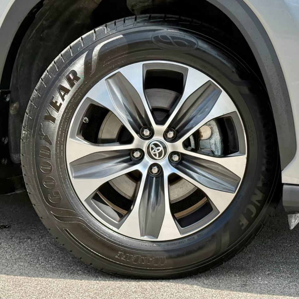 Toyota Highlander Hybrid XLE AWD (Natl) 2023