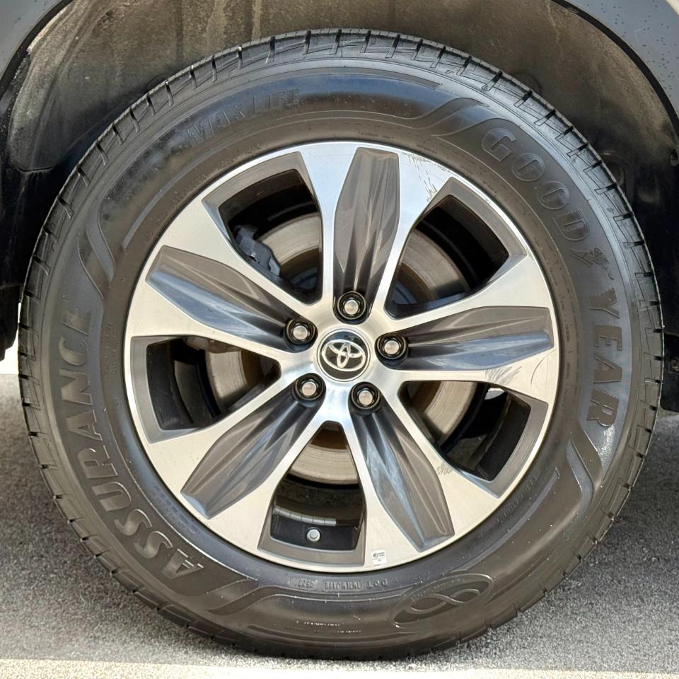 Toyota Highlander Hybrid XLE AWD (Natl) 2023