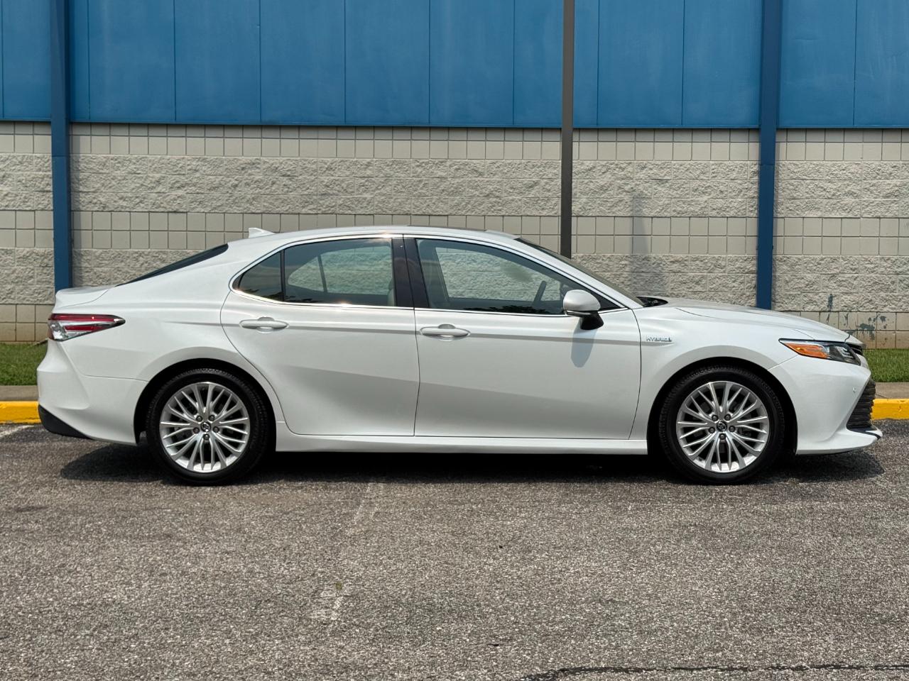 Toyota Camry Hybrid XLE Auto 2018