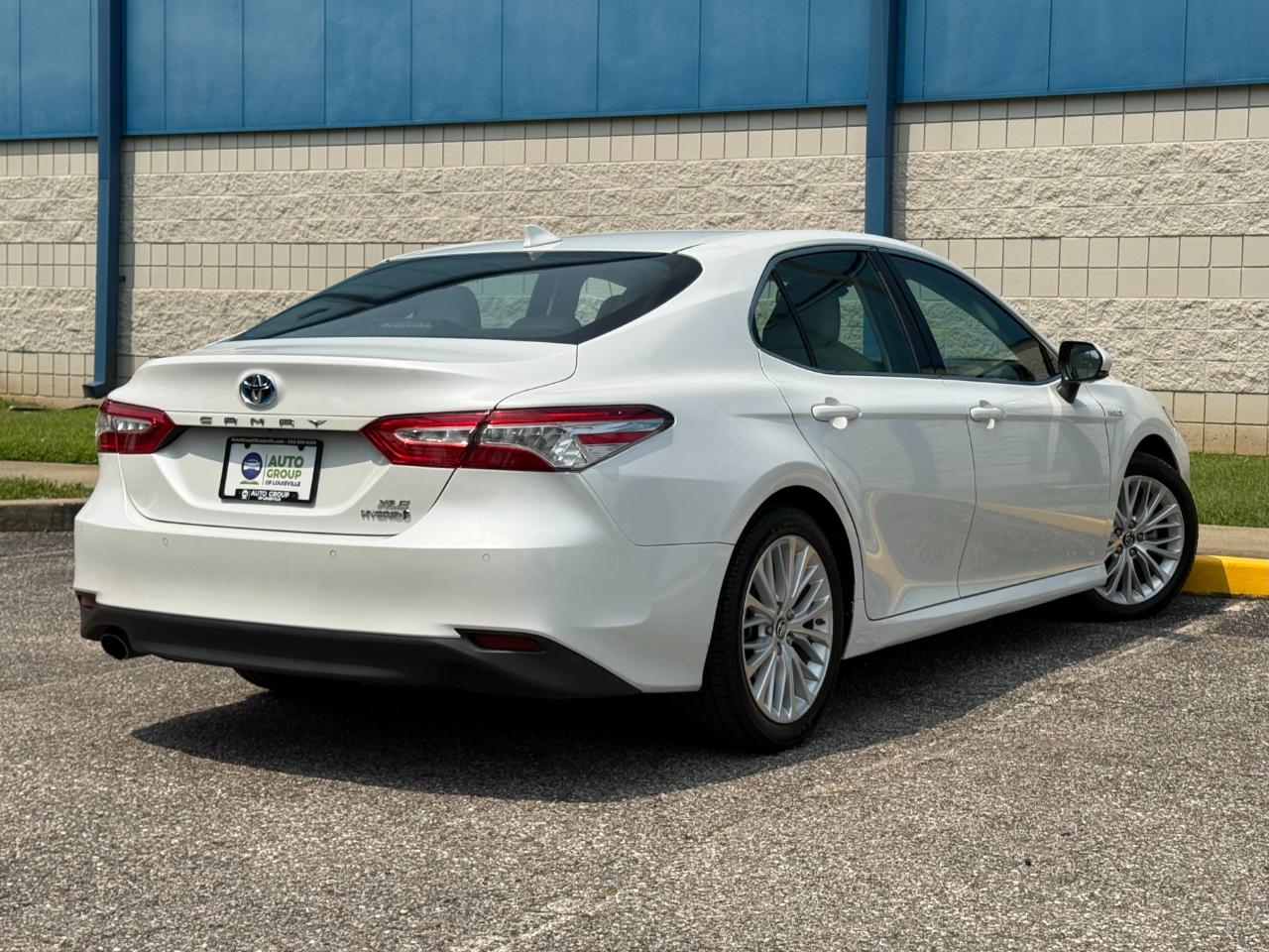 Toyota Camry Hybrid XLE Auto 2018