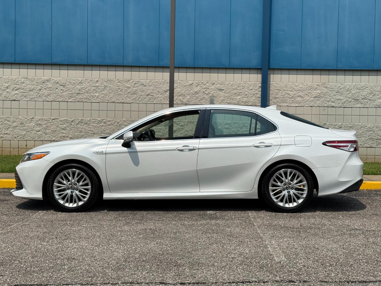 Toyota Camry Hybrid XLE Auto 2018