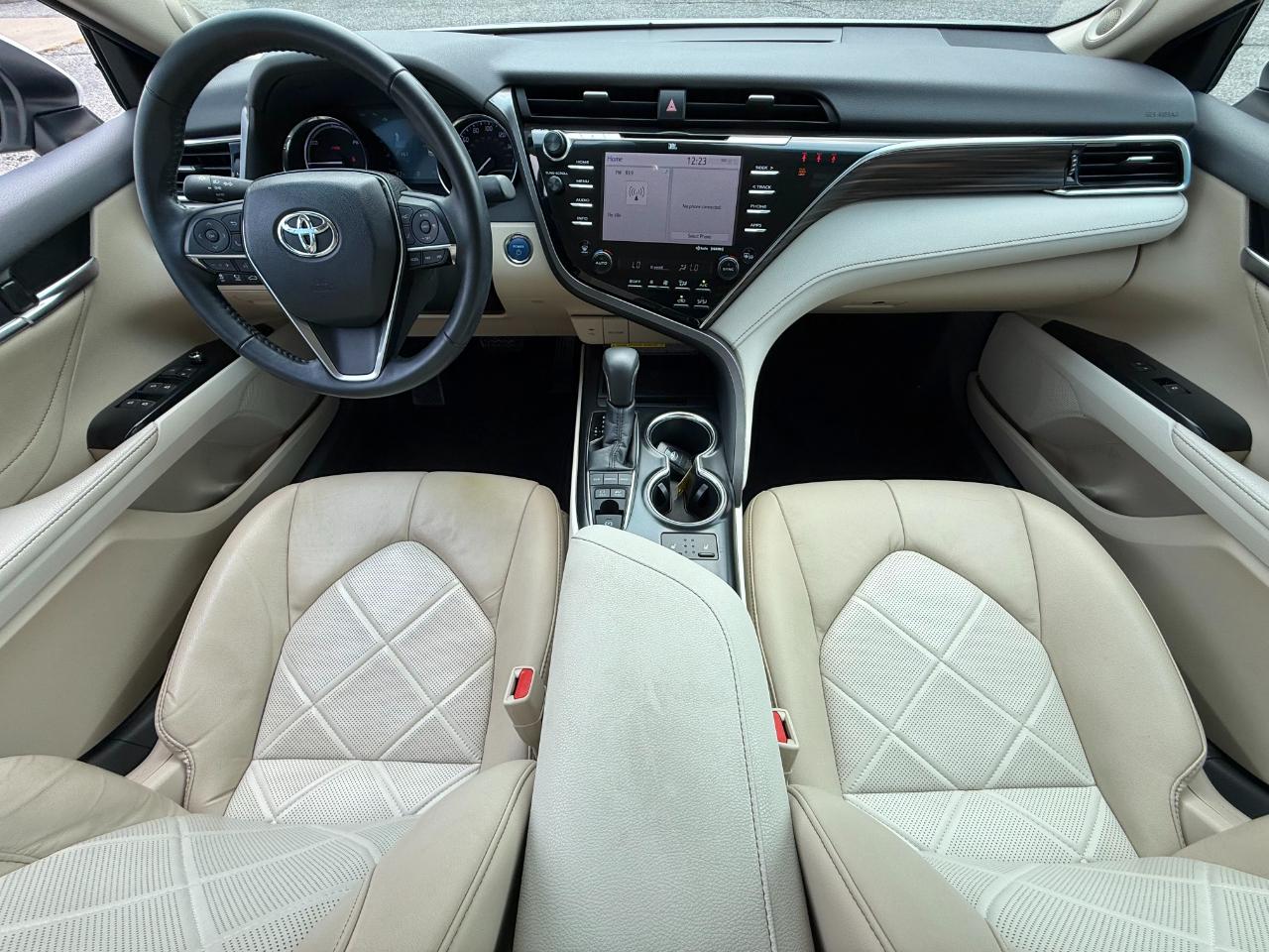 Toyota Camry Hybrid XLE Auto 2018