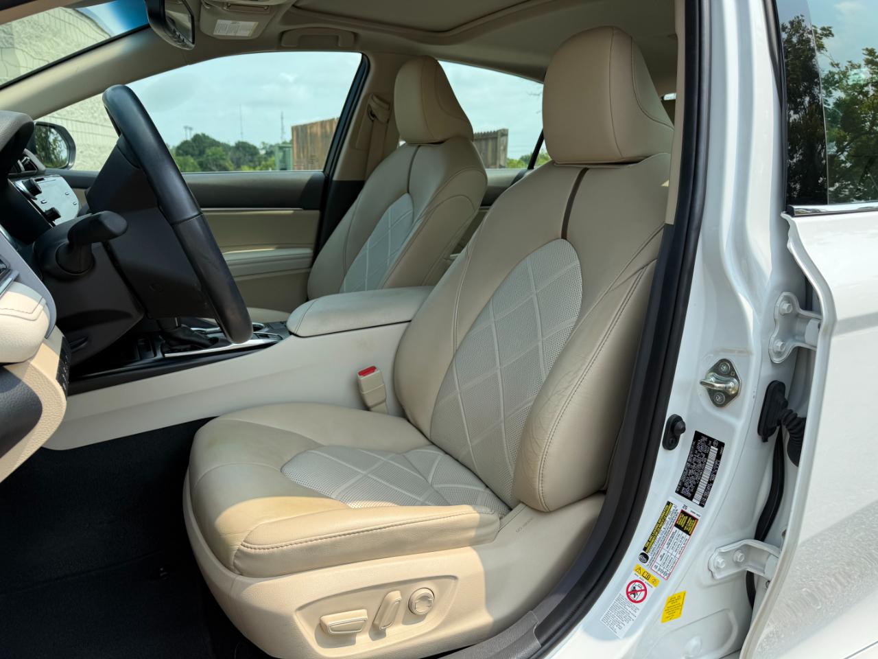 Toyota Camry Hybrid XLE Auto 2018