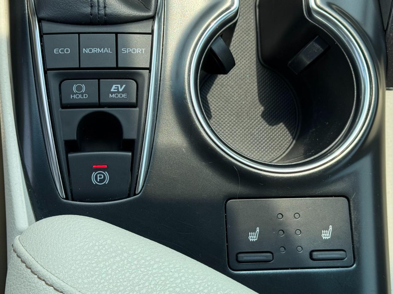 Toyota Camry Hybrid XLE Auto 2018