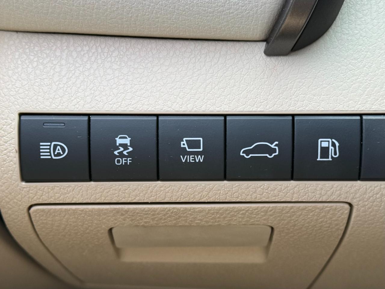 Toyota Camry Hybrid XLE Auto 2018