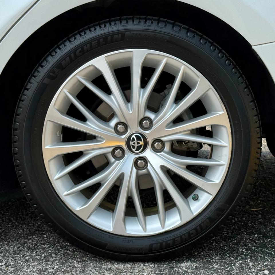 Toyota Camry Hybrid XLE Auto 2018