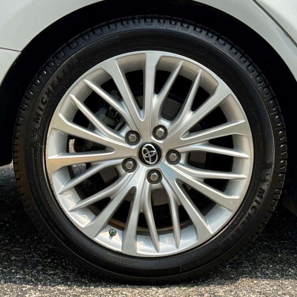 Toyota Camry Hybrid XLE Auto 2018