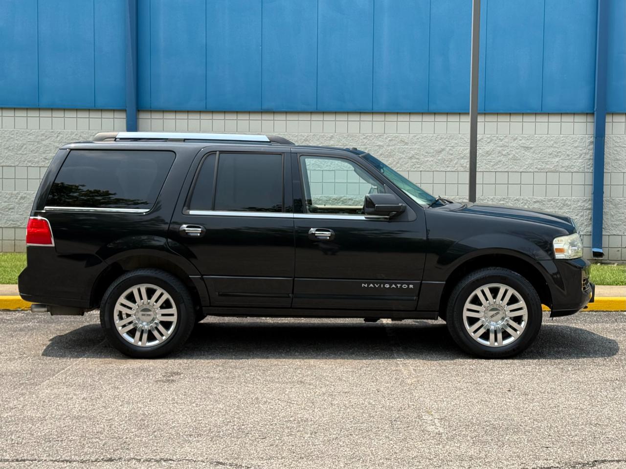 Lincoln Navigator 2WD 4dr 2011