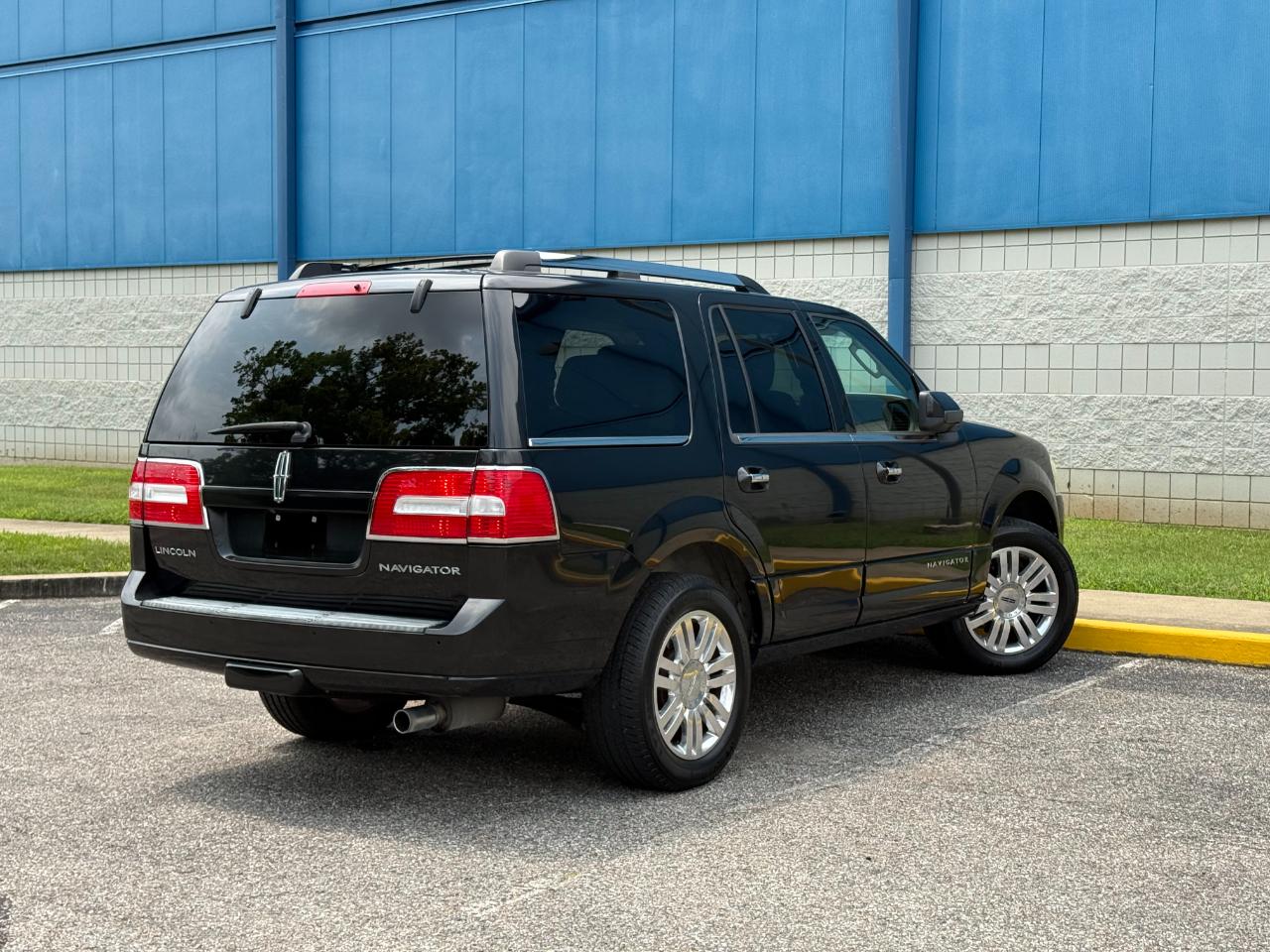 Lincoln Navigator 2WD 4dr 2011