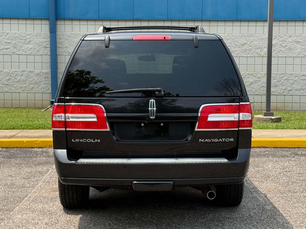Lincoln Navigator 2WD 4dr 2011
