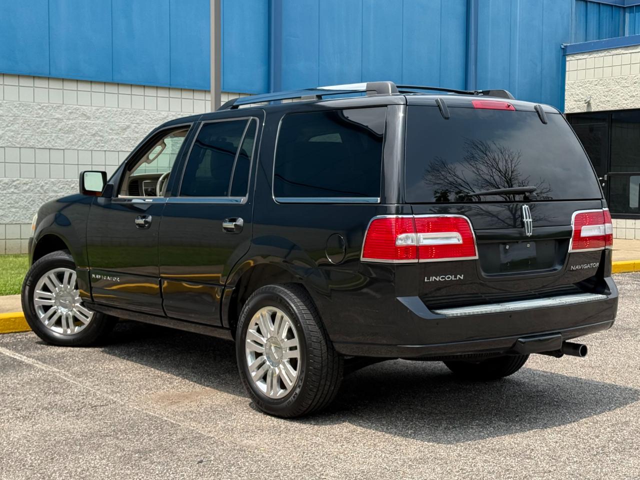 Lincoln Navigator 2WD 4dr 2011