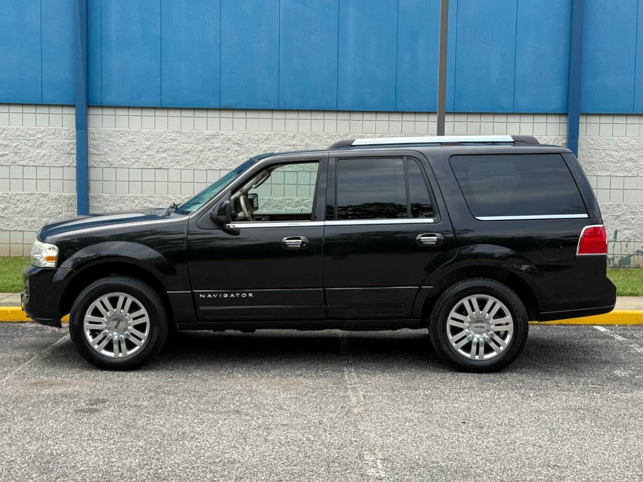 Lincoln Navigator 2WD 4dr 2011