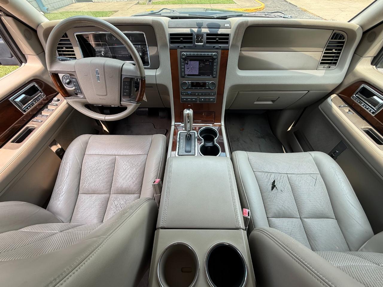 Lincoln Navigator 2WD 4dr 2011