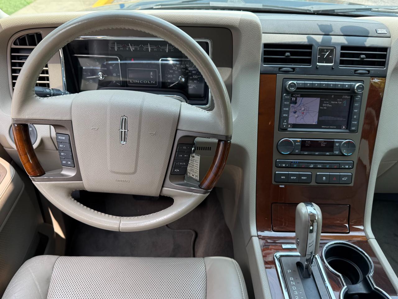 Lincoln Navigator 2WD 4dr 2011