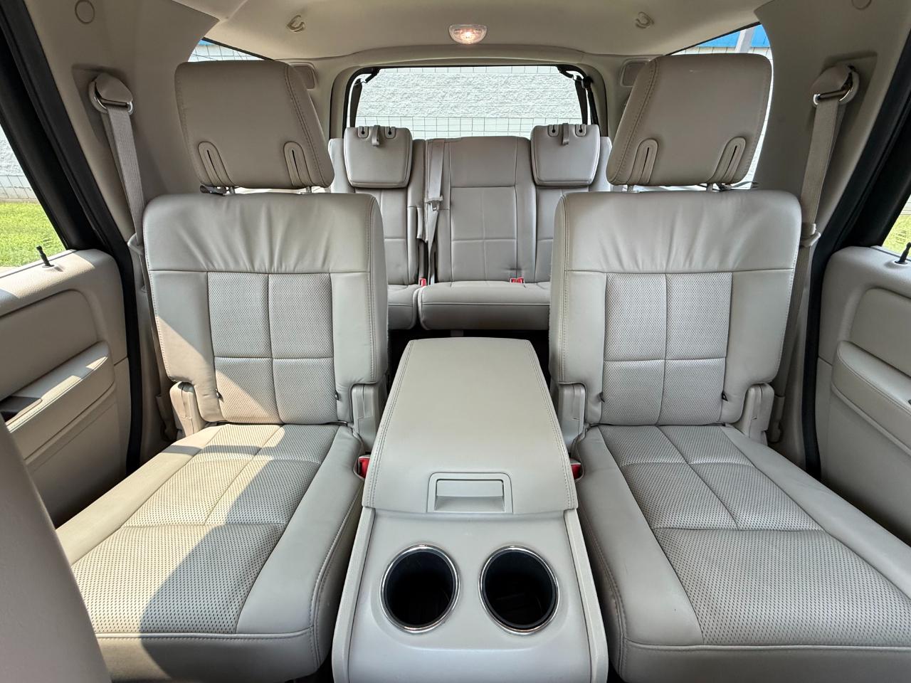 Lincoln Navigator 2WD 4dr 2011