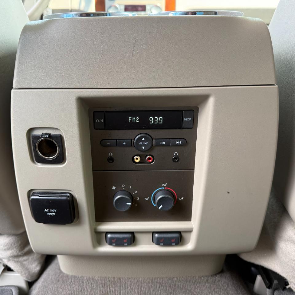 Lincoln Navigator 2WD 4dr 2011