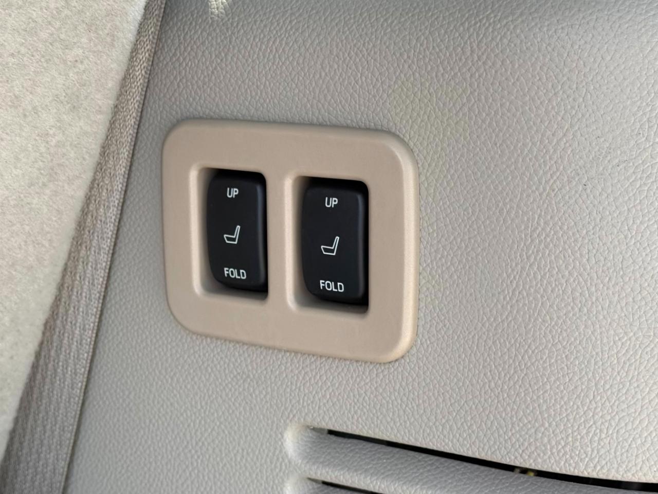 Lincoln Navigator 2WD 4dr 2011