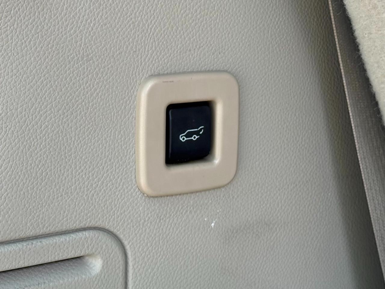 Lincoln Navigator 2WD 4dr 2011