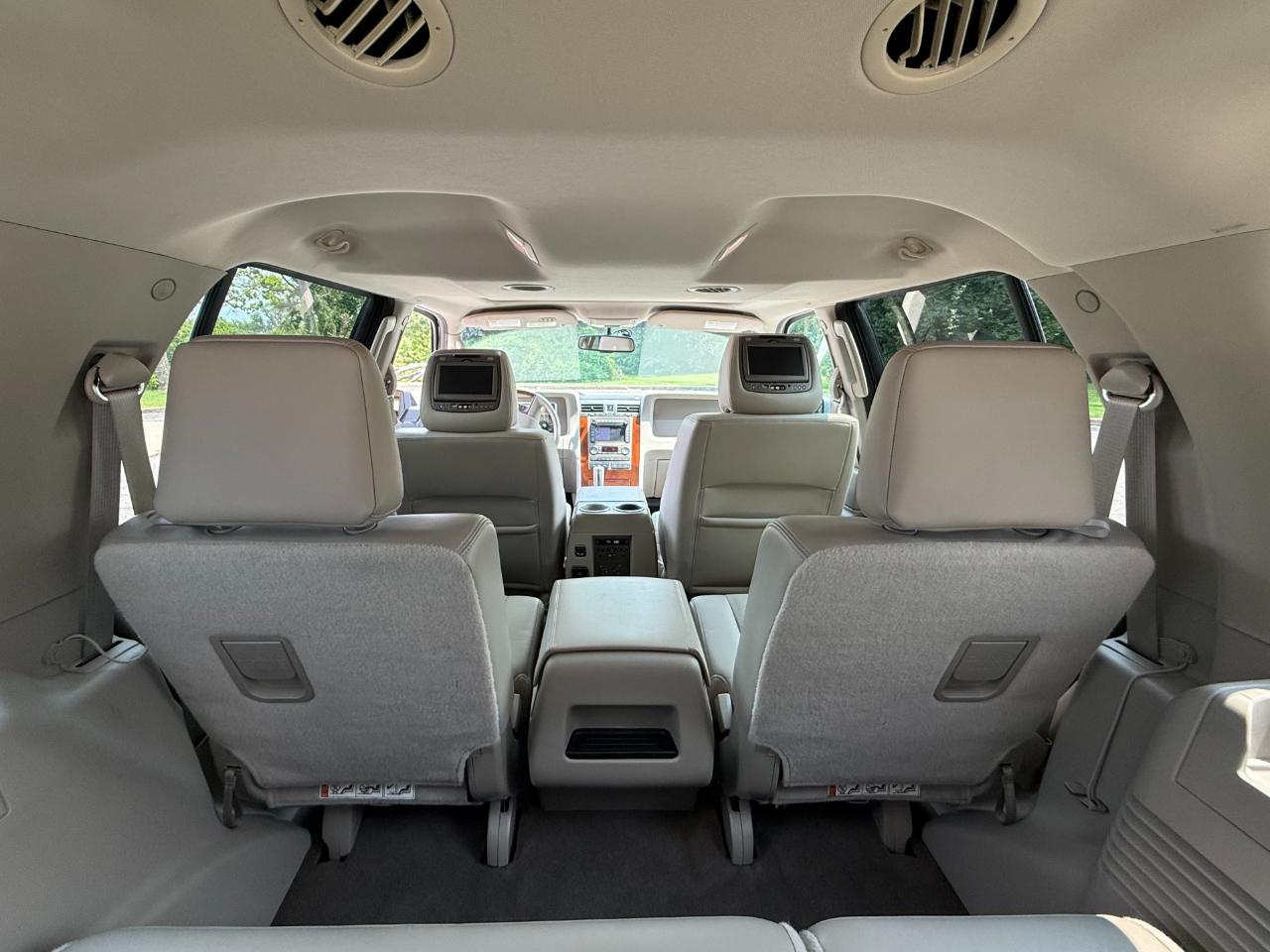Lincoln Navigator 2WD 4dr 2011