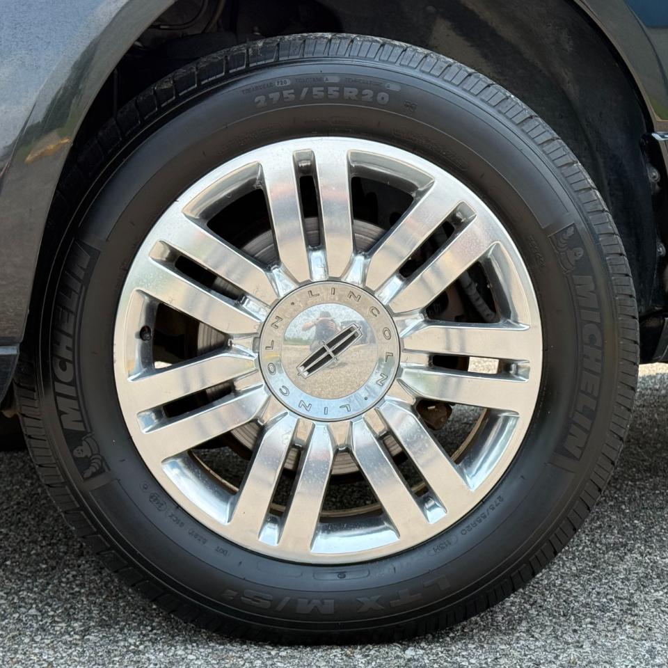 Lincoln Navigator 2WD 4dr 2011