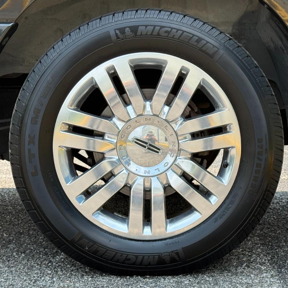 Lincoln Navigator 2WD 4dr 2011