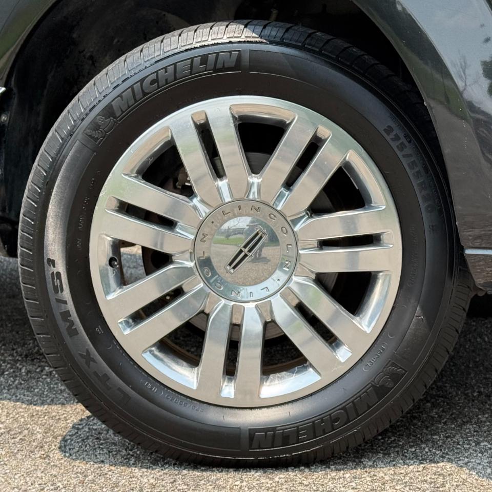 Lincoln Navigator 2WD 4dr 2011
